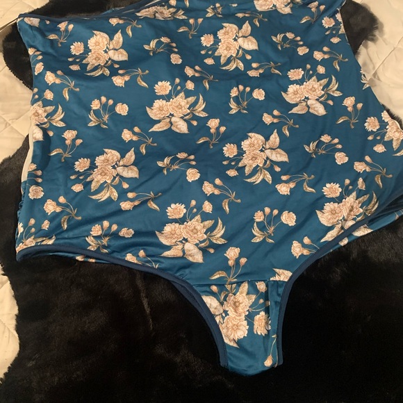 LILICHERR ONE PIECE ONE SHOULDER BATHING SUIT. - Picture 4 of 6